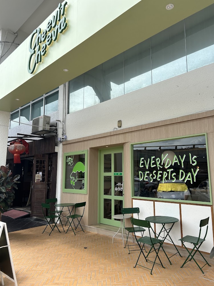 Cheevit Cheeva, Uptown Damansara